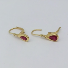 Ohrboutons 585/- Gelbgold mit Rubin und 2 Brillanten 0,02ct w/si