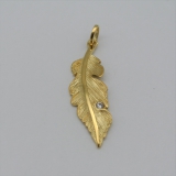 Anhänger Blatt matt/poliert 8x30mm Zirkonia 333Gelbgold